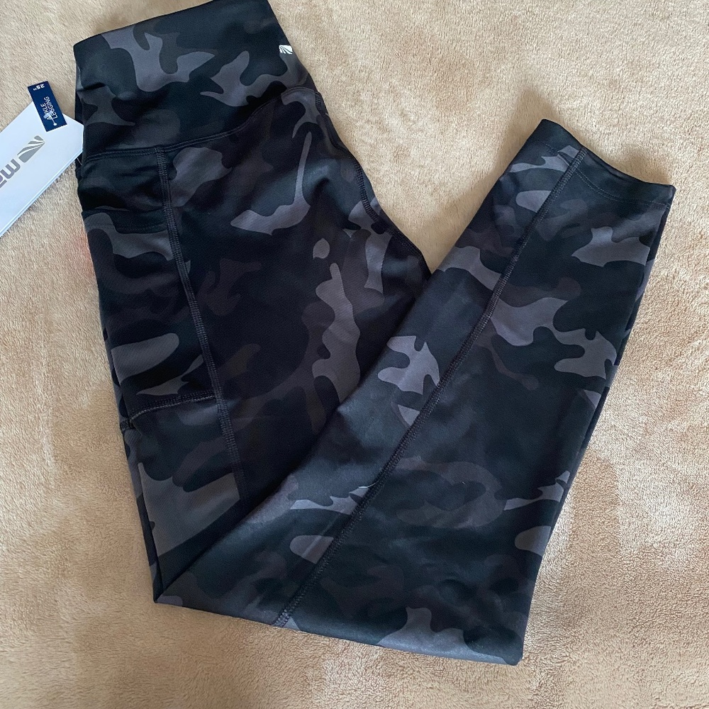 NWT Marika Camo Leggings 25", Size L